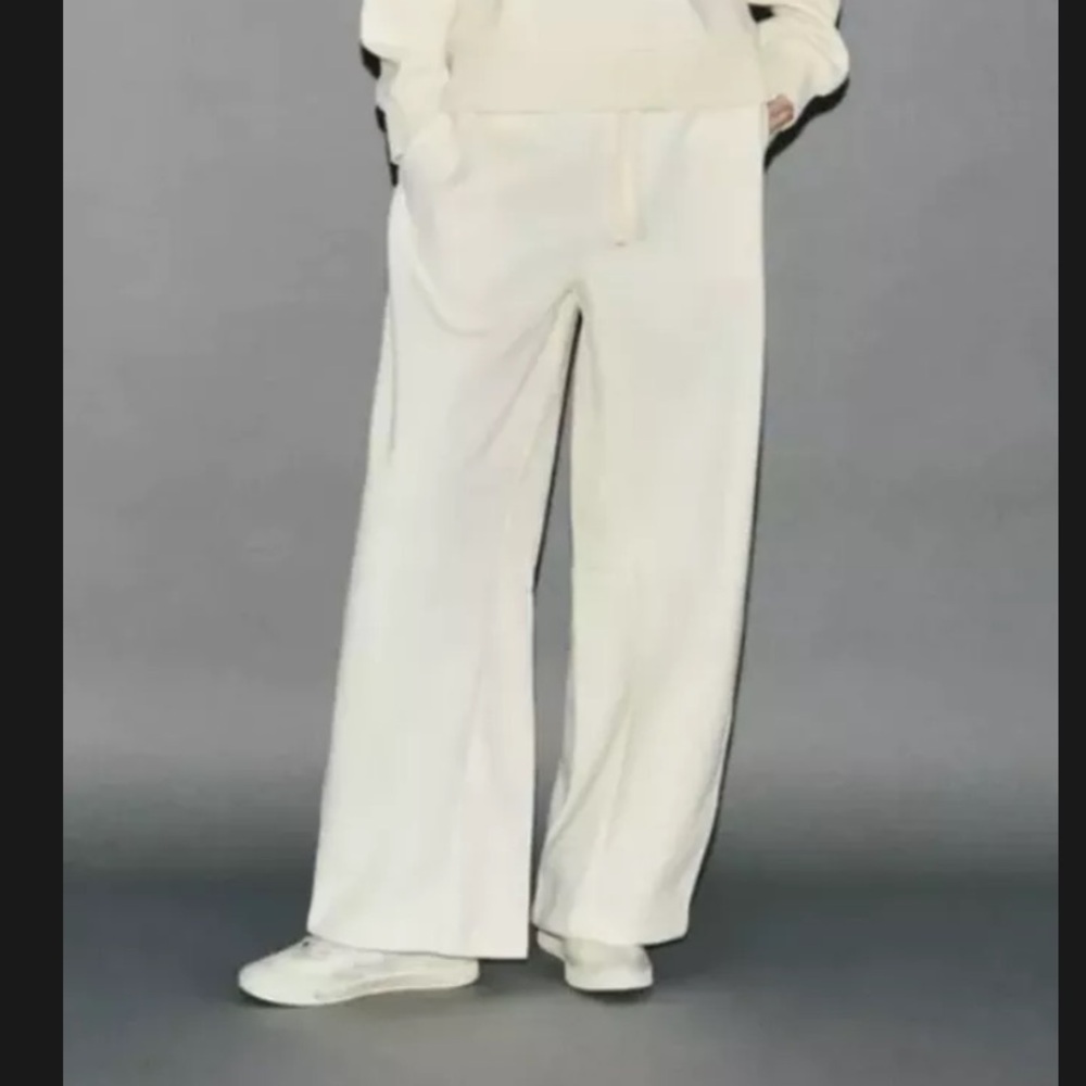 Zara jogger cream. Size small NWT
